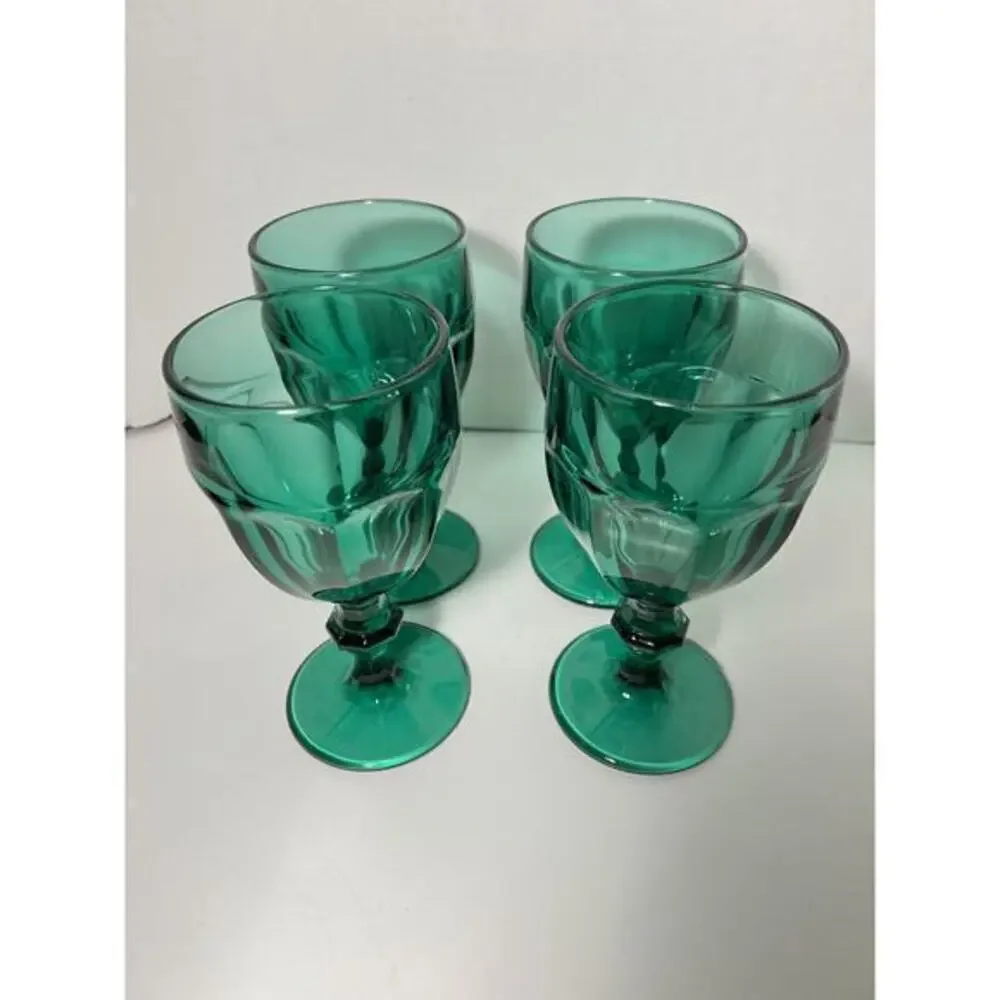 Set Of 4 Green Duratuff vintage Glasses